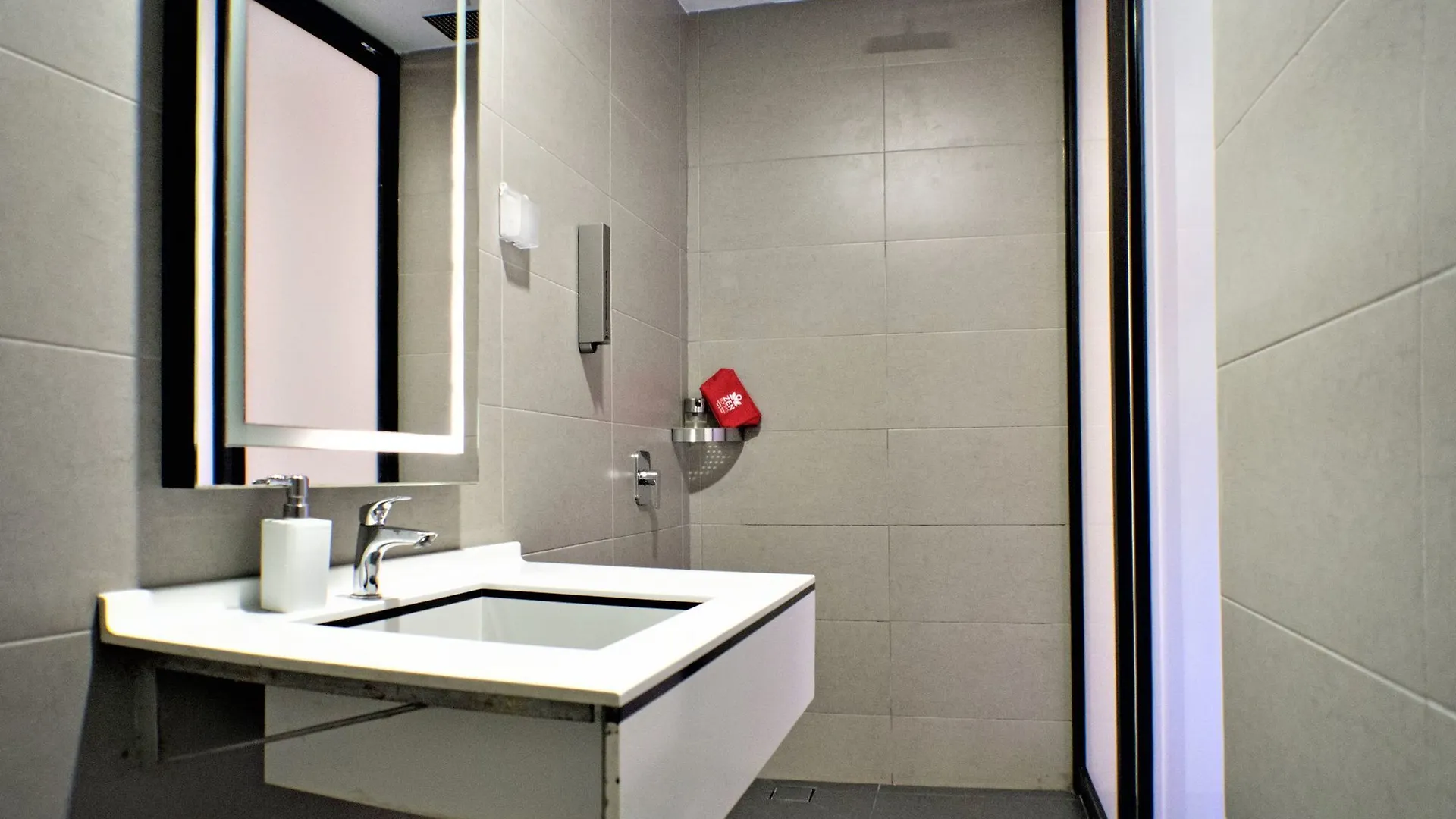 Zen Rooms Eden Parade Batu Feringgi 3*,